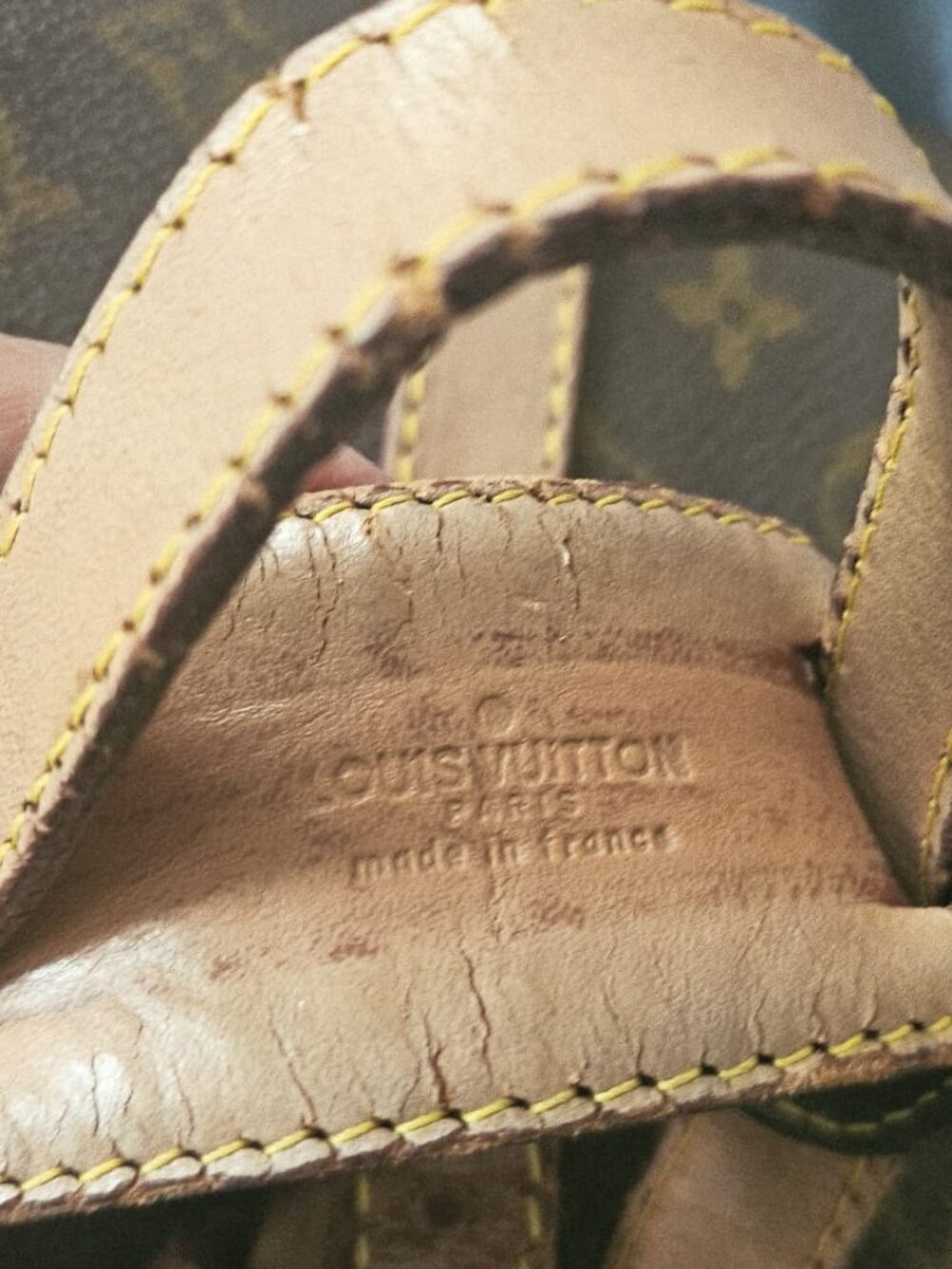 Louis Vuitton crossbody - Picture 10 of 11